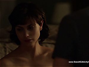 incredible Morena Baccarin looking cool nude on film