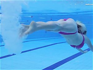 super-fucking-hot Elena showcases what she can do under water
